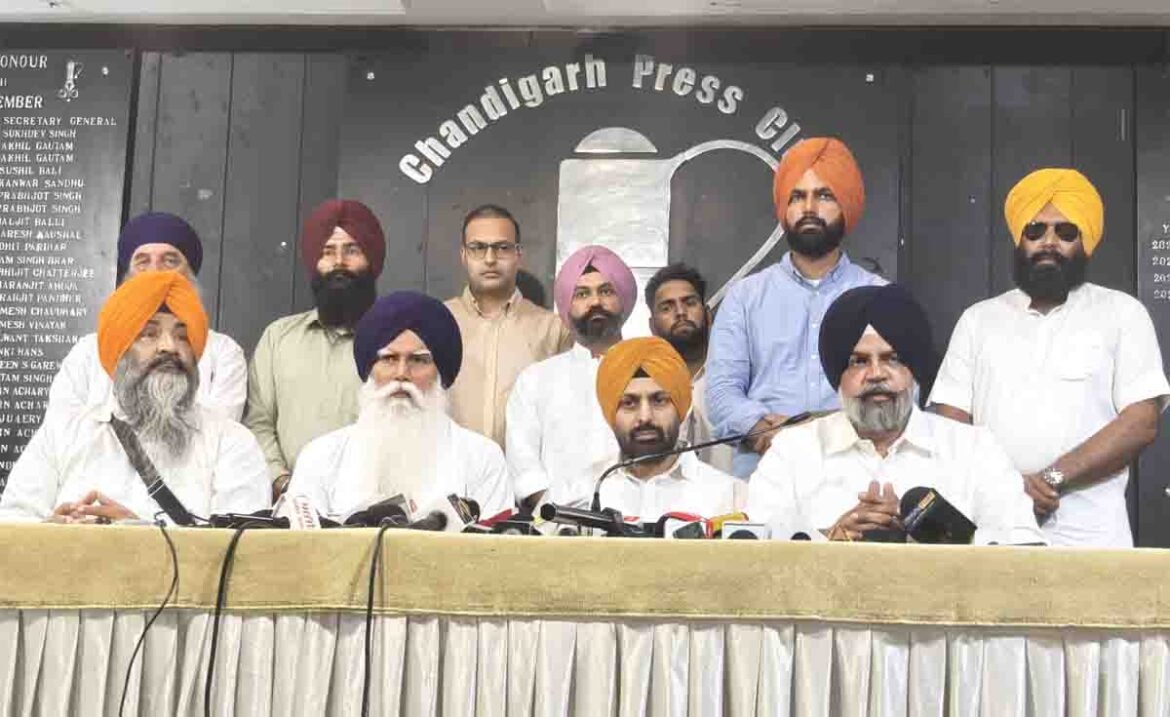 ਚੰਡੀਗੜ੍ਹ ਵਿੱਚ ਅਕਾਲੀ ਦਲ ਵਾਰਿਸ ਪੰਜਾਬ ਦੇ ਵਿੱਚ ਸ਼ਾਮਲ ਹੁੰਦੇ ਅਦਾਕਾਰ ਰੱਬੀ ਕੰਧੋਲਾ