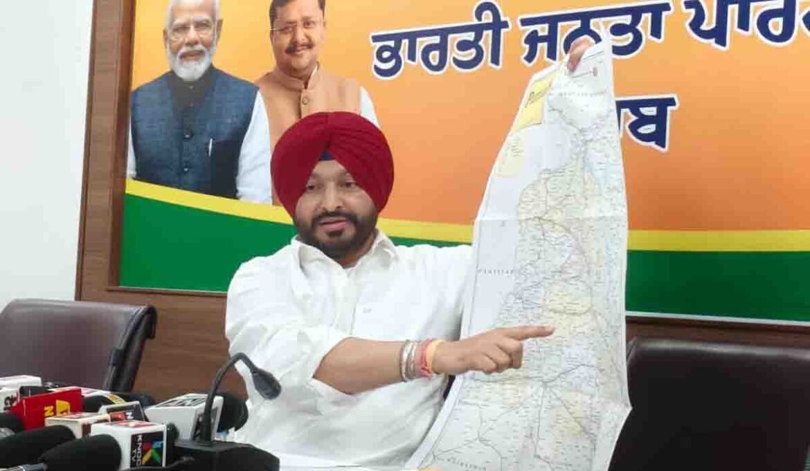 ਰਵਨੀਤ ਸਿੰਘ ਬਿੱਟੂ ਕਾਦੀਆਂ–ਬਿਆਸ ਰੇਲ ਲਾਈਨ ਲਈ ਜ਼ਮੀਨ ਐਕਵਾਇਰਮੈਂਟ ਤੇਜ਼ ਕਰਨ ਦੀ ਮੰਗ ਕਰਦੇ ਹੋਏ