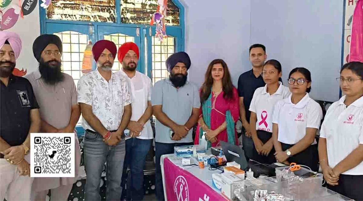 ਜਯੋਤੀ ਪਬਲਿਕ ਸਕੂਲ ਵਿੱਚ ਕੈਂਸਰ ਸਕਰੀਨਿੰਗ ਕੈਂਪ ਦੌਰਾਨ ਲੋਕਾਂ ਦੀ ਸਿਹਤ ਜਾਂਚ ਕਰਦੇ ਡਾਕਟਰ
