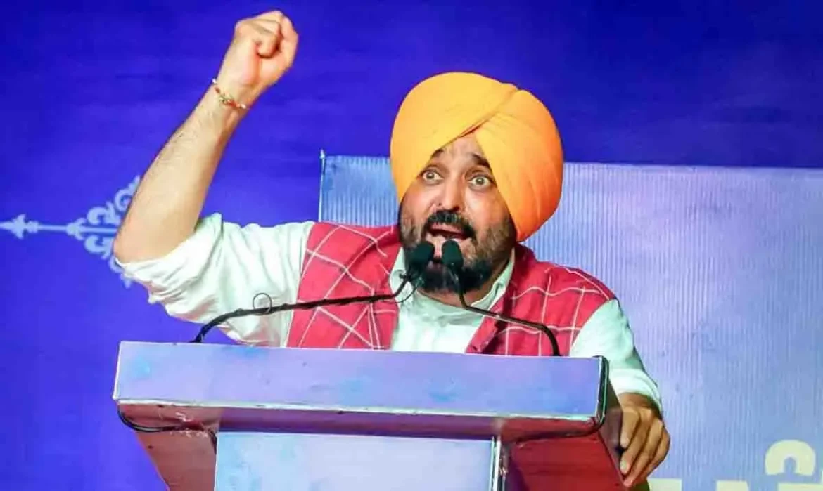 ਮਾਵਾਂ-ਧੀਆਂ ਸਤਿਕਾਰ ਯੋਜਨਾ, ਅੰਮ੍ਰਿਤਸਰ ਦੇ ਬਾਬਾ ਬਕਾਲਾ ਵਿੱਚ ਰੱਖੜ ਪੁੰਨਿਆ ਸਮਾਗਮ ਦੌਰਾਨ ਮੁੱਖ ਮੰਤਰੀ ਭਗਵੰਤ ਮਾਨ