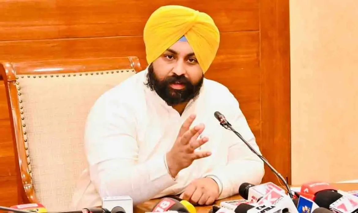 ਹਰਜੋਤ ਸਿੰਘ ਬੈਂਸ ਪੰਜਾਬ ਵਿੱਚ ਗਾਰਬੇਜ ਵੁਲਨੇਰੇਬਲ ਪੁਆਇੰਟਸ ਖ਼ਤਮ ਕਰਨ ਲਈ ਵਿਸ਼ੇਸ਼ ਸਫਾਈ ਮੁਹਿੰਮ ਦਾ ਐਲਾਨ ਕਰਦੇ ਹੋਏ