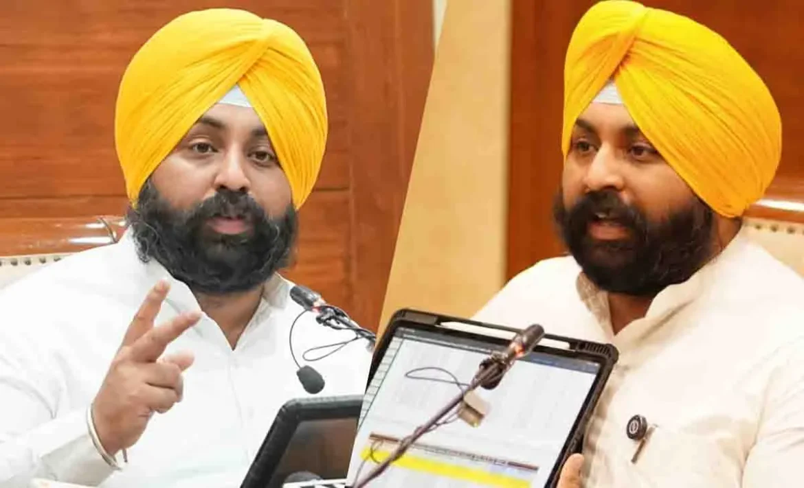 ਪੰਜਾਬ ਭਵਨ ਚੰਡੀਗੜ੍ਹ ਵਿੱਚ ਸਕੂਲ ਸਿੱਖਿਆ ਦਾ ਰਿਪੋਰਟ ਕਾਰਡ ਪੇਸ਼ ਕਰਦੇ ਹਰਜੋਤ ਸਿੰਘ ਬੈਂਸ