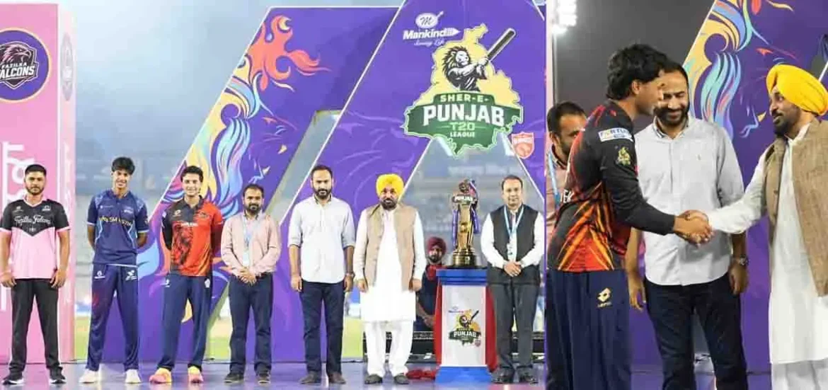 ਮੁੱਖ ਮੰਤਰੀ ਭਗਵੰਤ ਸਿੰਘ ਮਾਨ ਸ਼ੇਰ-ਏ-ਪੰਜਾਬ ਟੀ-20 ਲੀਗ ਕ੍ਰਿਕਟ ਦੇ ਉਦਘਾਟਨ ਮੌਕੇ ਖਿਡਾਰੀਆਂ ਨਾਲ