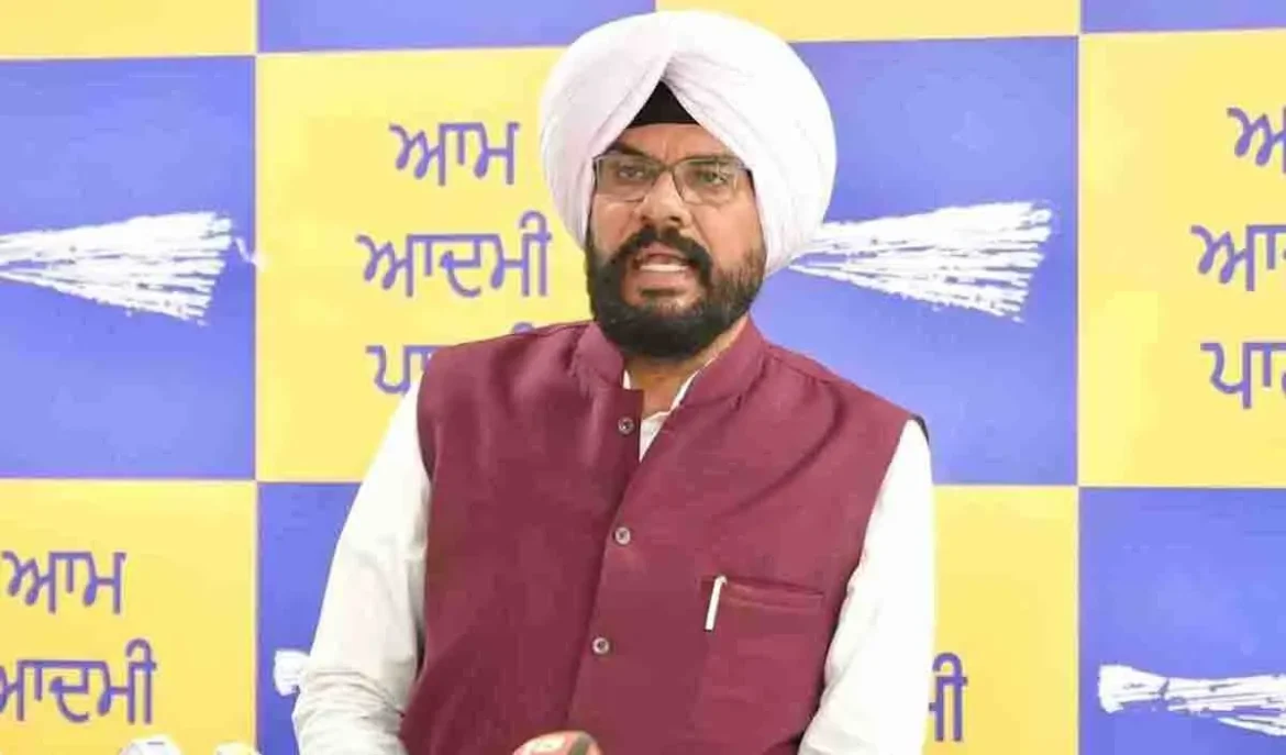 ਚੰਡੀਗੜ੍ਹ ਵਿੱਚ ਪ੍ਰੈੱਸ ਕਾਨਫਰੰਸ ਦੌਰਾਨ ਕੁਲਦੀਪ ਸਿੰਘ ਧਾਲੀਵਾਲ