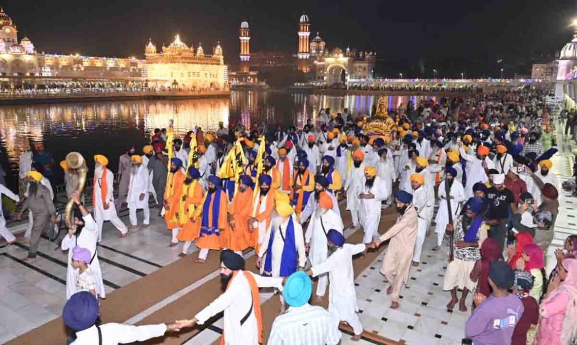 ਸ੍ਰੀ ਅਕਾਲ ਤਖ਼ਤ ਸਾਹਿਬ ਵਿਖੇ ਮੀਰੀ-ਪੀਰੀ ਖ਼ਾਲਸਾ ਮਾਰਚ ਦੀ ਸਮਾਪਤੀ ਮੌਕੇ ਇਕੱਠੀ ਸੰਗਤ