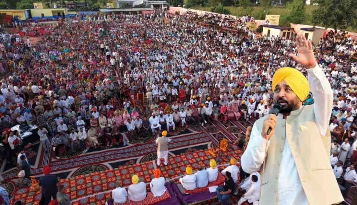 ਮੁੱਖ ਮੰਤਰੀ ਭਗਵੰਤ ਸਿੰਘ ਮਾਨ ਪਿੰਡ ਜਿੰਦਵੜੀ ਵਿੱਚ ਲੋਕ ਮਿਲਣੀ ਦੌਰਾਨ ਸੰਬੋਧਨ ਕਰਦੇ ਹੋਏ