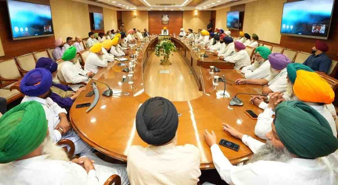 ਬੰਦੀ ਸਿੰਘਾਂ ਦੀ ਰਿਹਾਈ ਦੇ ਮੁੱਦੇ ’ਤੇ ਨੁਮਾਇੰਦਿਆਂ ਨਾਲ ਮੀਟਿੰਗ ਕਰਦੇ ਮੁੱਖ ਮੰਤਰੀ ਭਗਵੰਤ ਸਿੰਘ ਮਾਨ
