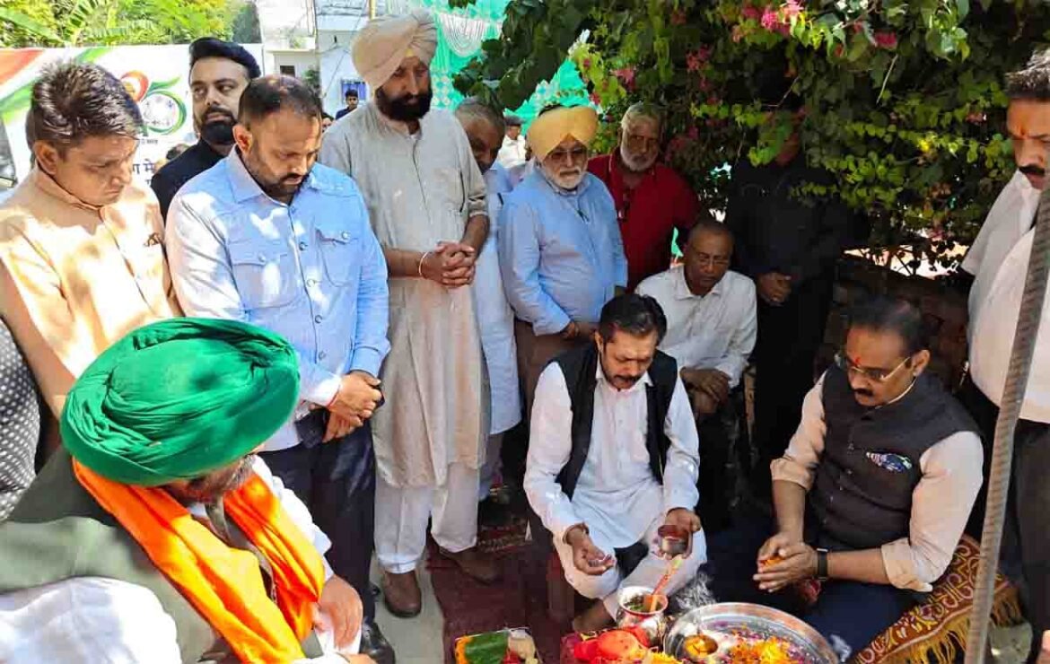 ਜਲੰਧਰ ਦੇ ਸ਼ਮਸ਼ਾਨਘਾਟਾਂ ਲਈ ਐੱਮਪੀ ਫੰਡ ਦੀ ਜਾਣਕਾਰੀ ਦਿੰਦੇ ਅਸ਼ੋਕ ਮਿੱਤਲ